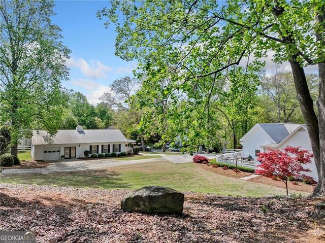8525 Lanierland Farms Drive, Gainesville, GA 30506