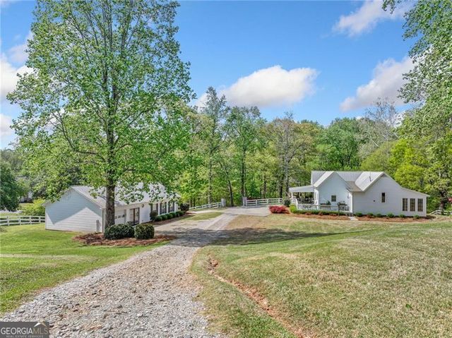 8525 Lanierland Farms Drive, Gainesville, GA 30506
