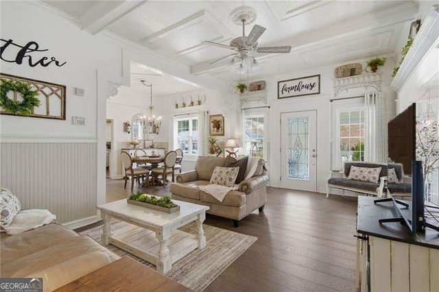 8525 Lanierland Farms Drive, Gainesville, GA 30506