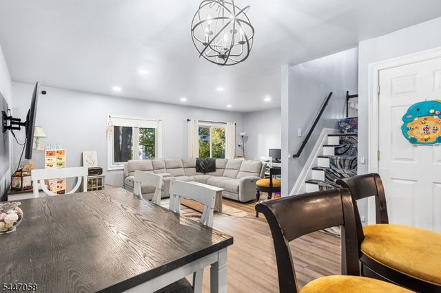 21 Sherwood Ct, Raritan Twp., NJ 08822