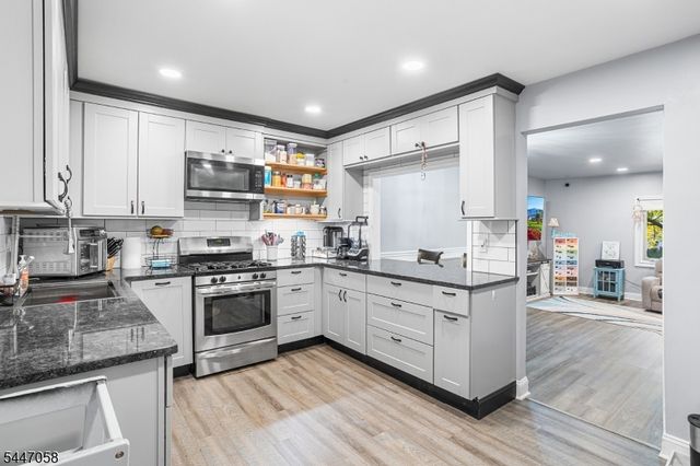 21 Sherwood Ct, Raritan Twp., NJ 08822