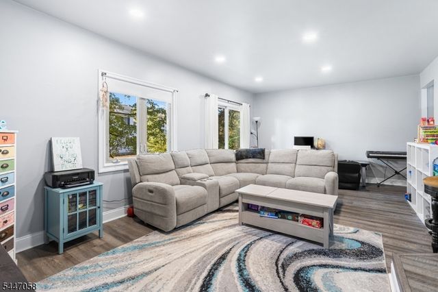 21 Sherwood Ct, Raritan Twp., NJ 08822