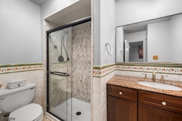 21 Sherwood Ct, Raritan Twp., NJ 08822