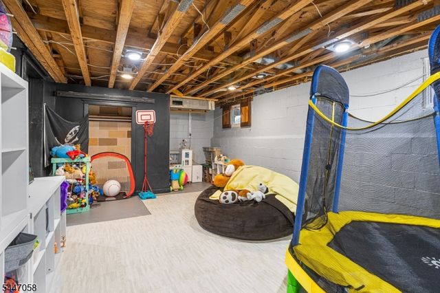 21 Sherwood Ct, Raritan Twp., NJ 08822