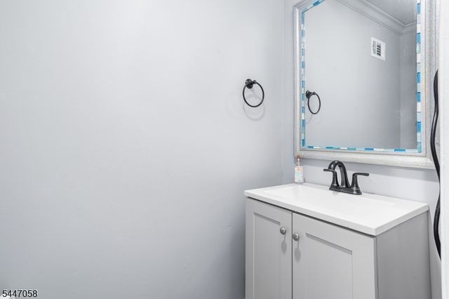 21 Sherwood Ct, Raritan Twp., NJ 08822