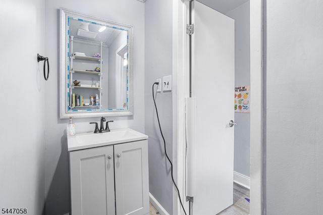 21 Sherwood Ct, Raritan Twp., NJ 08822