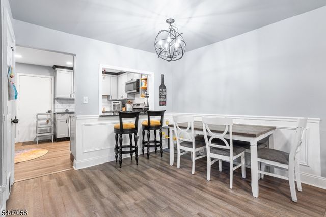 21 Sherwood Ct, Raritan Twp., NJ 08822
