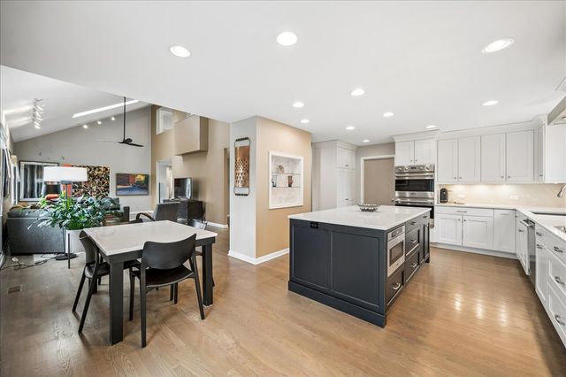 1944 Beverly Lane, Buffalo Grove, IL 60089
