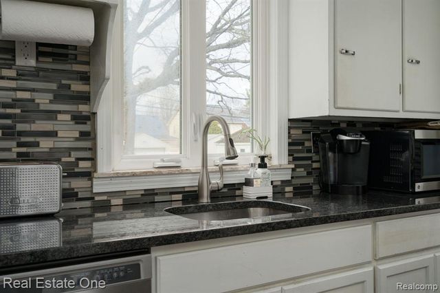 23128 Olmstead Street, Dearborn, MI 48124