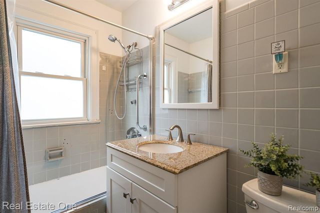 23128 Olmstead Street, Dearborn, MI 48124