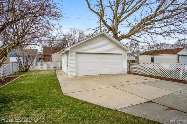 23128 Olmstead Street, Dearborn, MI 48124