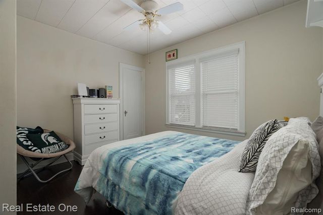 23128 Olmstead Street, Dearborn, MI 48124