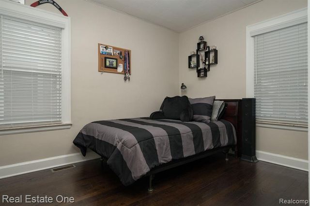 23128 Olmstead Street, Dearborn, MI 48124