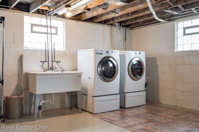 23128 Olmstead Street, Dearborn, MI 48124