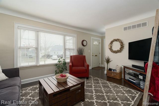 23128 Olmstead Street, Dearborn, MI 48124