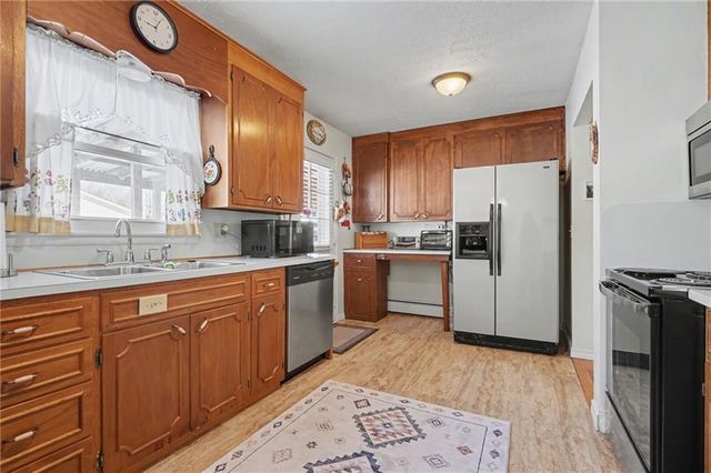 1310 N 968 Road, Lawrence, KS 66046