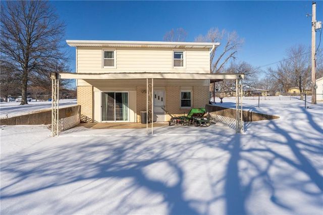 1310 N 968 Road, Lawrence, KS 66046