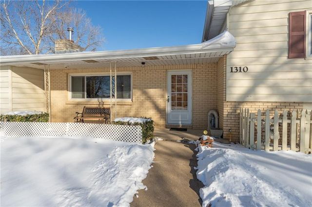 1310 N 968 Road, Lawrence, KS 66046