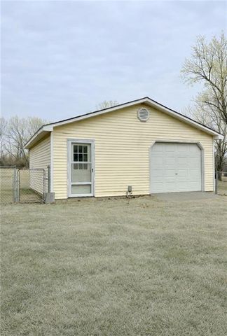 1310 N 968 Road, Lawrence, KS 66046