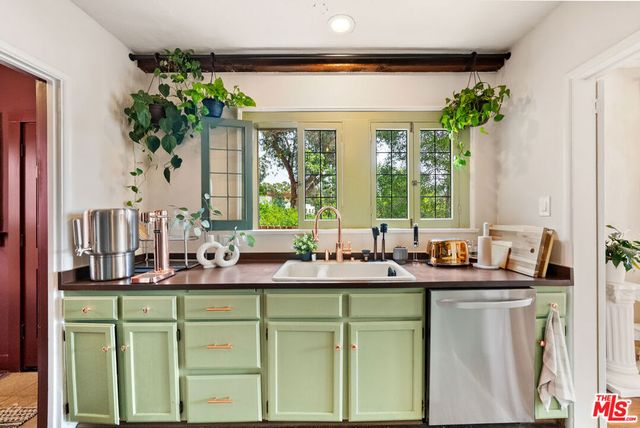2118 Woodland Way, Los Angeles, CA 90068