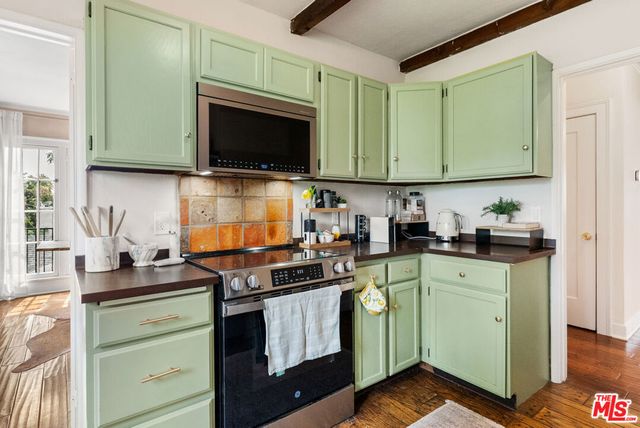 2118 Woodland Way, Los Angeles, CA 90068