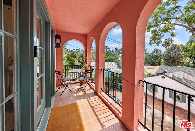 2118 Woodland Way, Los Angeles, CA 90068