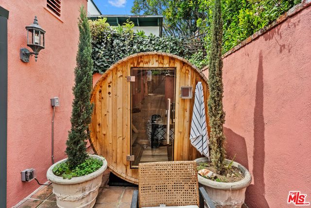 2118 Woodland Way, Los Angeles, CA 90068