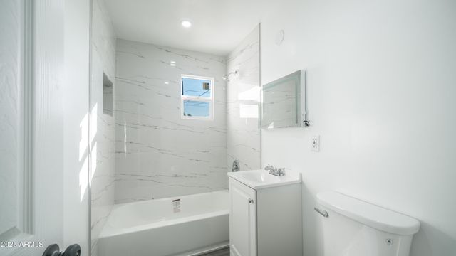 6135 W FRIER Drive, Glendale, AZ 85301