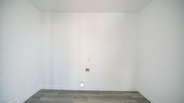 6135 W FRIER Drive, Glendale, AZ 85301