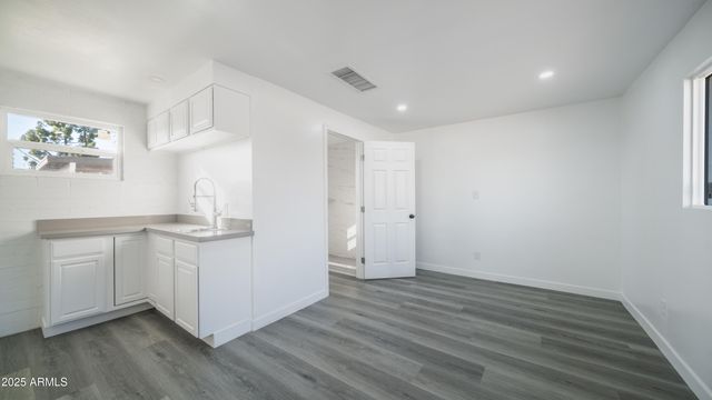 6135 W FRIER Drive, Glendale, AZ 85301