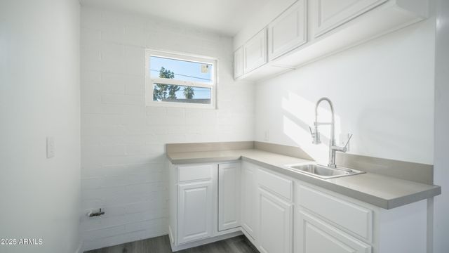 6135 W FRIER Drive, Glendale, AZ 85301