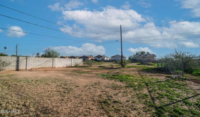 6135 W FRIER Drive, Glendale, AZ 85301