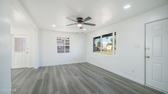 6135 W FRIER Drive, Glendale, AZ 85301