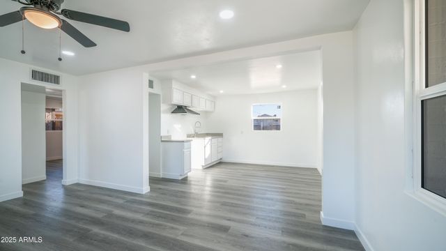 6135 W FRIER Drive, Glendale, AZ 85301