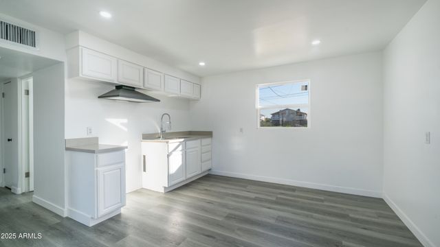 6135 W FRIER Drive, Glendale, AZ 85301