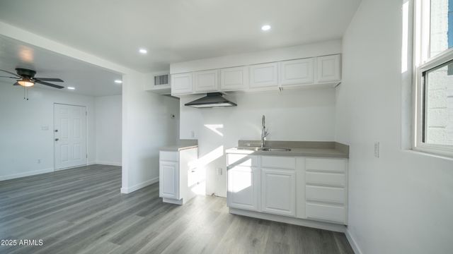 6135 W FRIER Drive, Glendale, AZ 85301