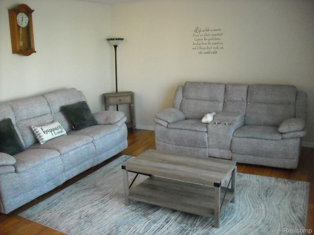 1216 PLEASANTVIEW Drive, Flushing, MI 48433