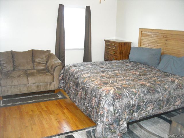 1216 PLEASANTVIEW Drive, Flushing, MI 48433