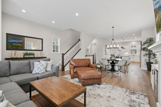 8064 Central Park Way N, Maple Grove, MN 55369