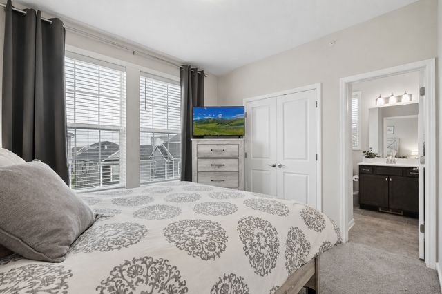 8064 Central Park Way N, Maple Grove, MN 55369