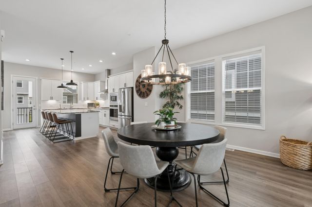 8064 Central Park Way N, Maple Grove, MN 55369