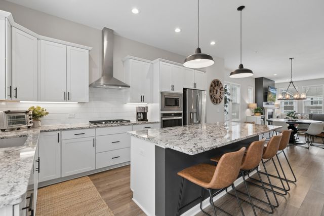 8064 Central Park Way N, Maple Grove, MN 55369