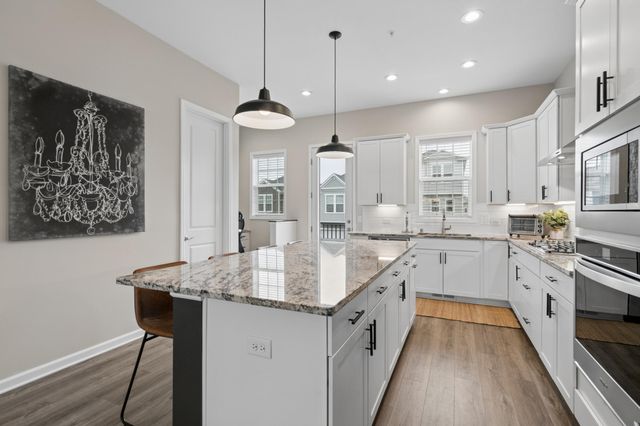 8064 Central Park Way N, Maple Grove, MN 55369