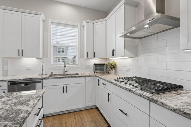 8064 Central Park Way N, Maple Grove, MN 55369