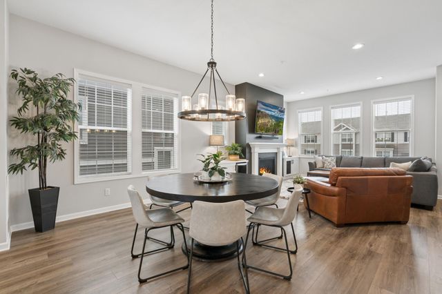 8064 Central Park Way N, Maple Grove, MN 55369