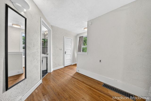 2070 Monroe Avenue NW, Grand Rapids, MI 49505