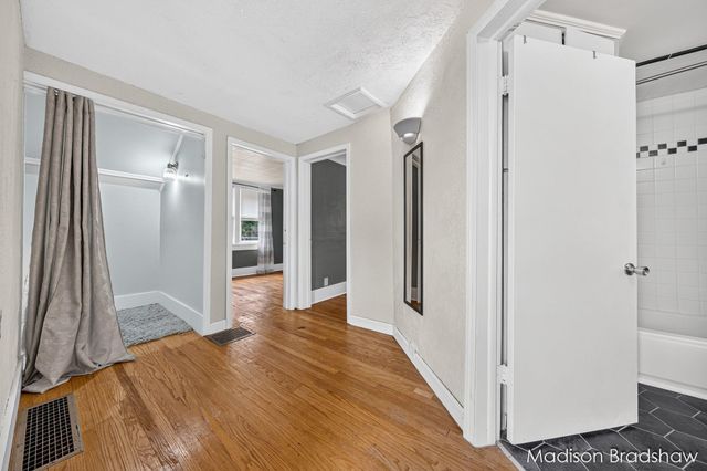 2070 Monroe Avenue NW, Grand Rapids, MI 49505