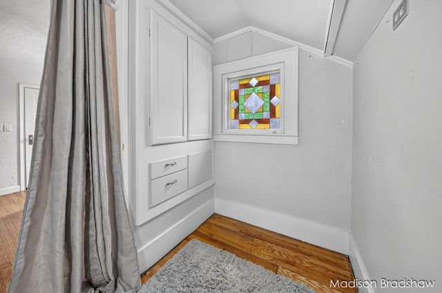 2070 Monroe Avenue NW, Grand Rapids, MI 49505