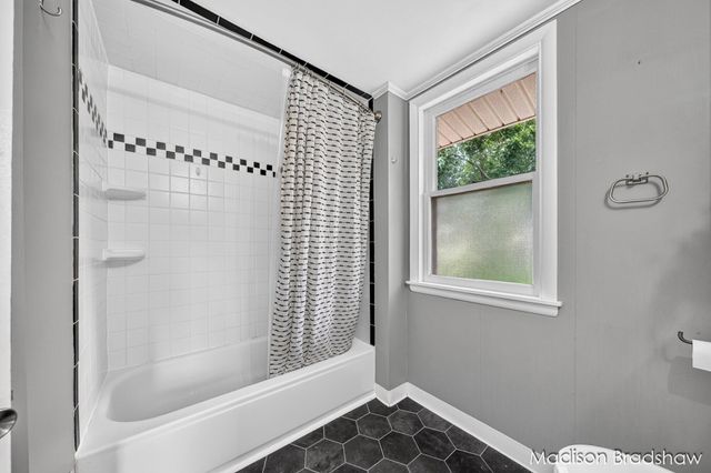 2070 Monroe Avenue NW, Grand Rapids, MI 49505
