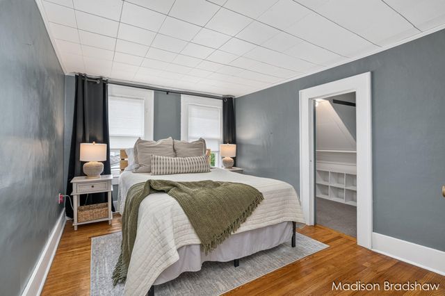 2070 Monroe Avenue NW, Grand Rapids, MI 49505